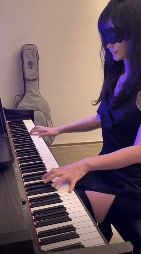 Examining the profile of Dao Muoi - the rising female LOL streamer who captivates millions of fans 9 Dao Muoi in cosplay