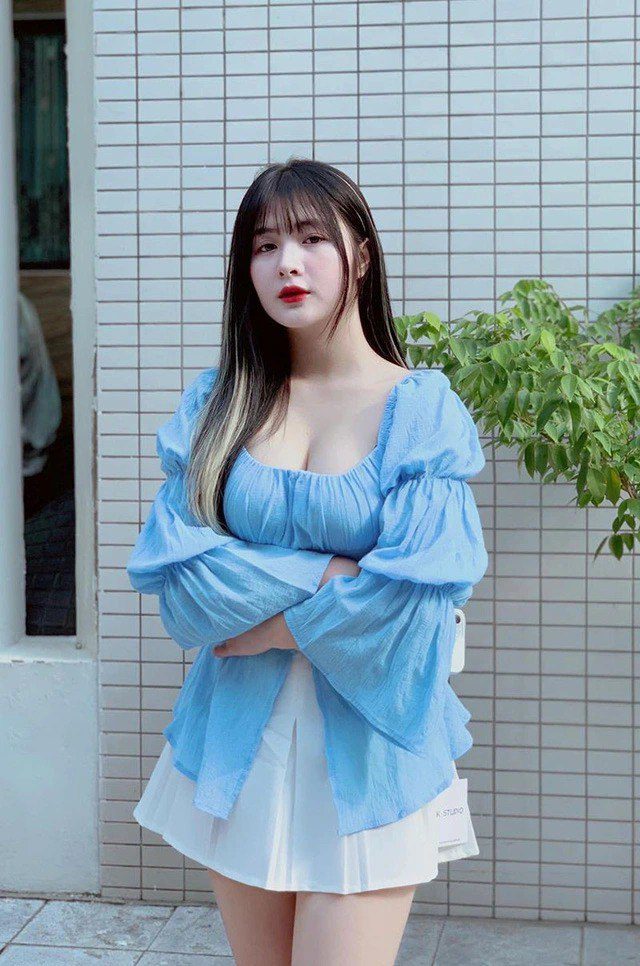 Despite her stunning looks, Quỳnh Alee's images have often sparked debate among netizens. photo1710044701 1125 1746169897840 17461698982891462662344