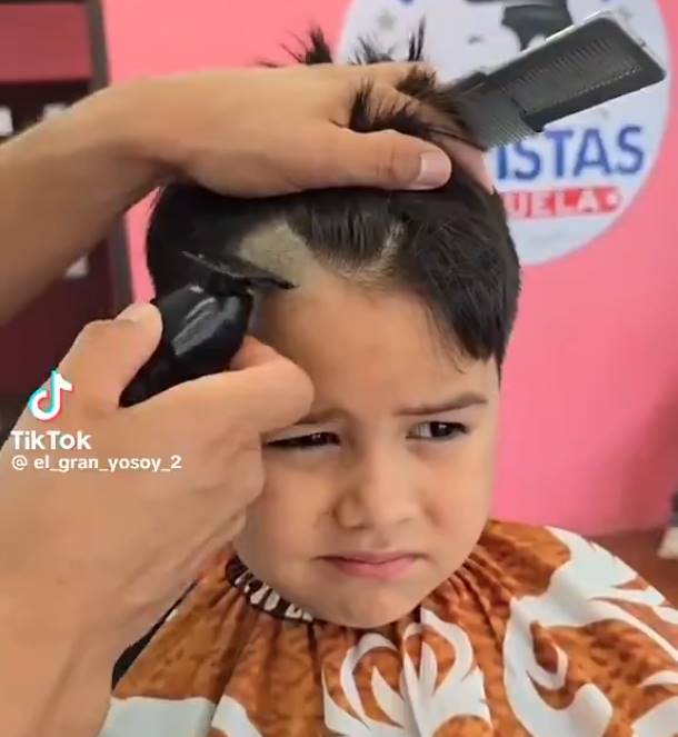 The 10-year-old boy surprises the online community with a Vegeta-style haircut. The 10-year-old boy surprises the online community with a Vegeta-style haircut.