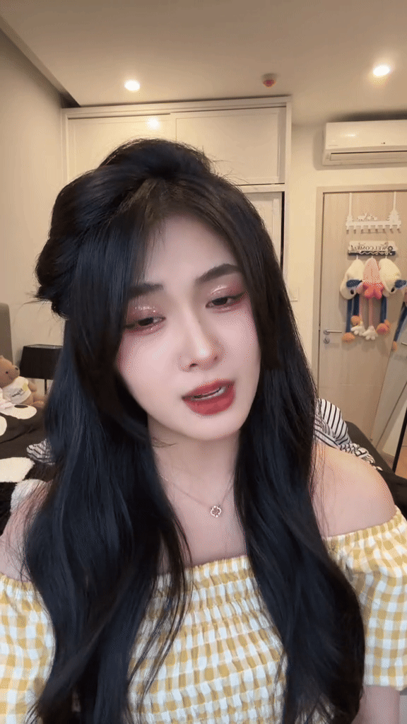 Quỳnh Alee emotionally responds to baseless accusations. snaptikapp7343952302987824385 ezgifcom video to gif converter 1120 1746169894112 1746169894651628045153