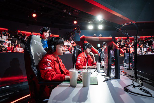 T1's unexpected loss to OKBRO. T1's unexpected loss to OKBRO.