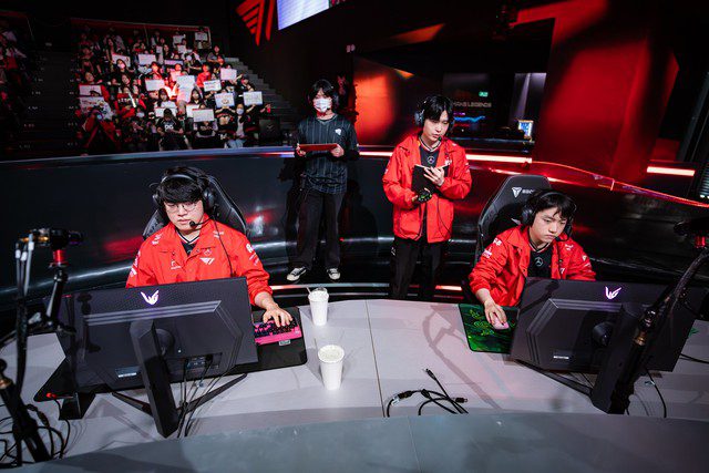T1 needs to improve their bottom lane synergy T1 needs to improve their bottom lane synergy