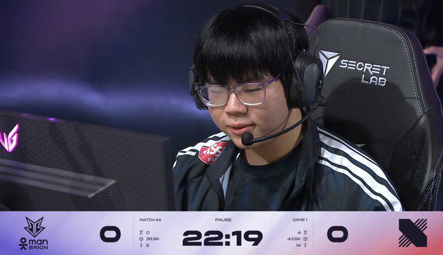 LazyFeel made history with his debut in the official LCK tournament. LazyFeel made history with his debut in the official LCK tournament.