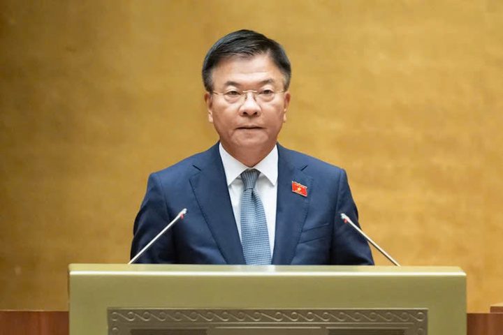 Deputy Prime Minister Le Thanh Long. Deputy Prime Minister Le Thanh Long.