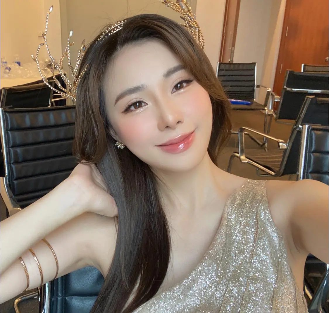 Fan Free Fire reunites with "goddess" Minh Anh, radiant beauty, Esports "fire" still blazing 2 Free Fire fans reunite
