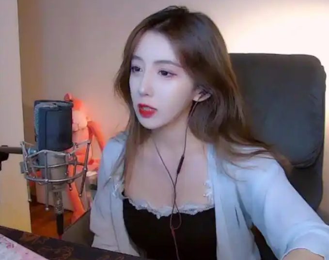 Caught in harmful rumors, the famous female streamer falls into crisis and has to announce a heartbreaking statement 4 Dai Mei'er plans to reflect during her break.