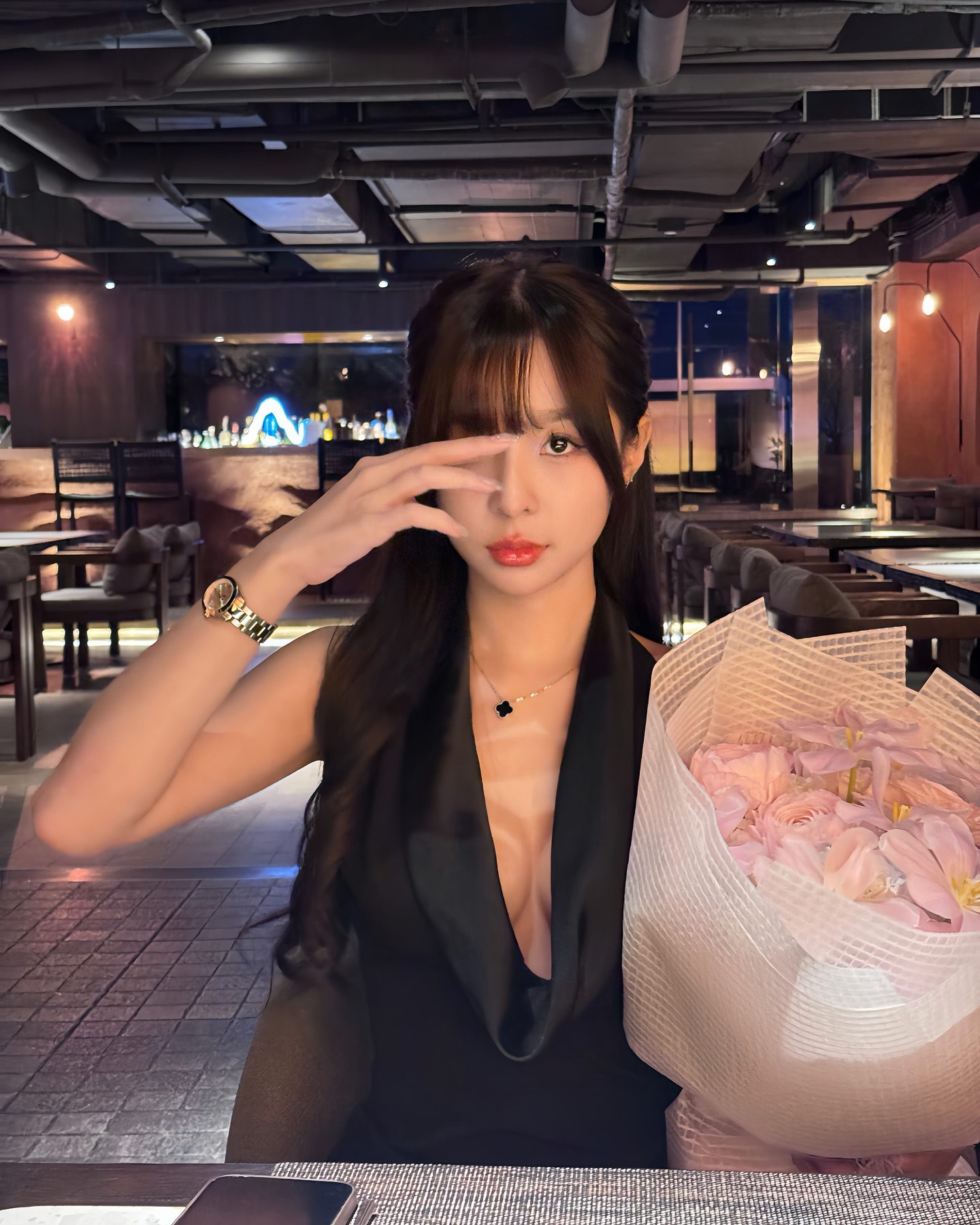 Tammy Phạm Welcomes Summer with a Stunning Series of Photos, "Fiery" Curves Capturing All the Attention 7 Tammy Phạm welcomes summer with a series of stunning images, showcasing her alluring curves.