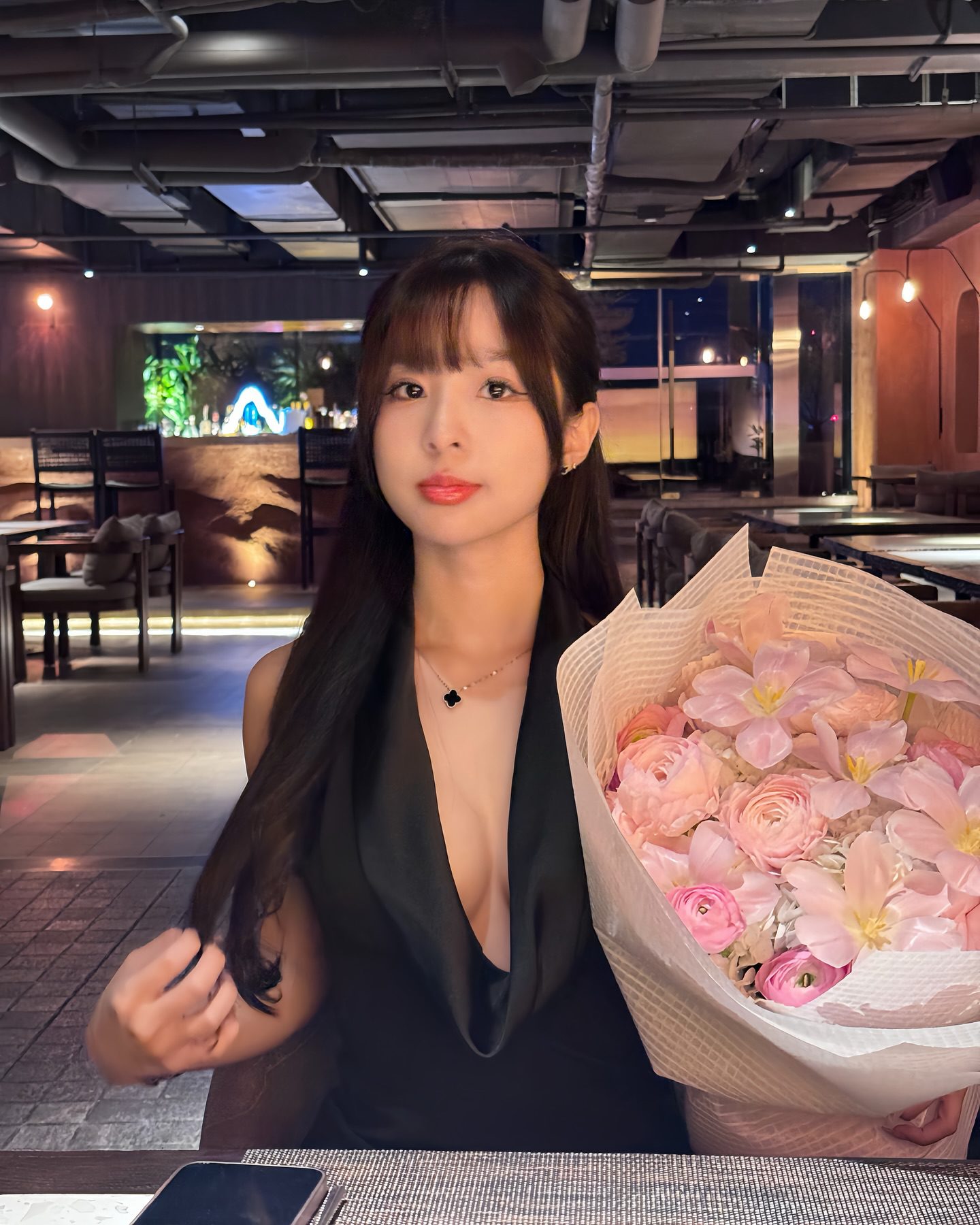 Tammy Phạm Welcomes Summer with a Stunning Series of Photos, "Fiery" Curves Capturing All the Attention 8 Tammy Phạm welcomes summer with a series of stunning images, showcasing her alluring curves.