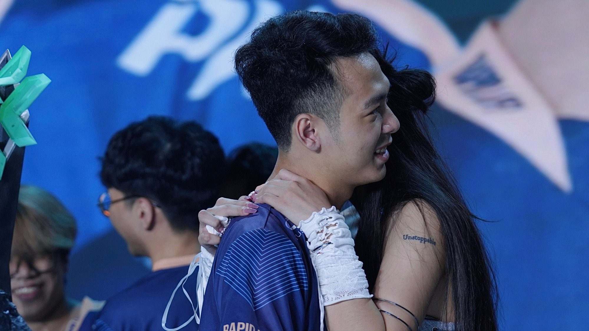 Beautiful girl with a "viral kiss" causes a stir online once again 3 Beautiful girl