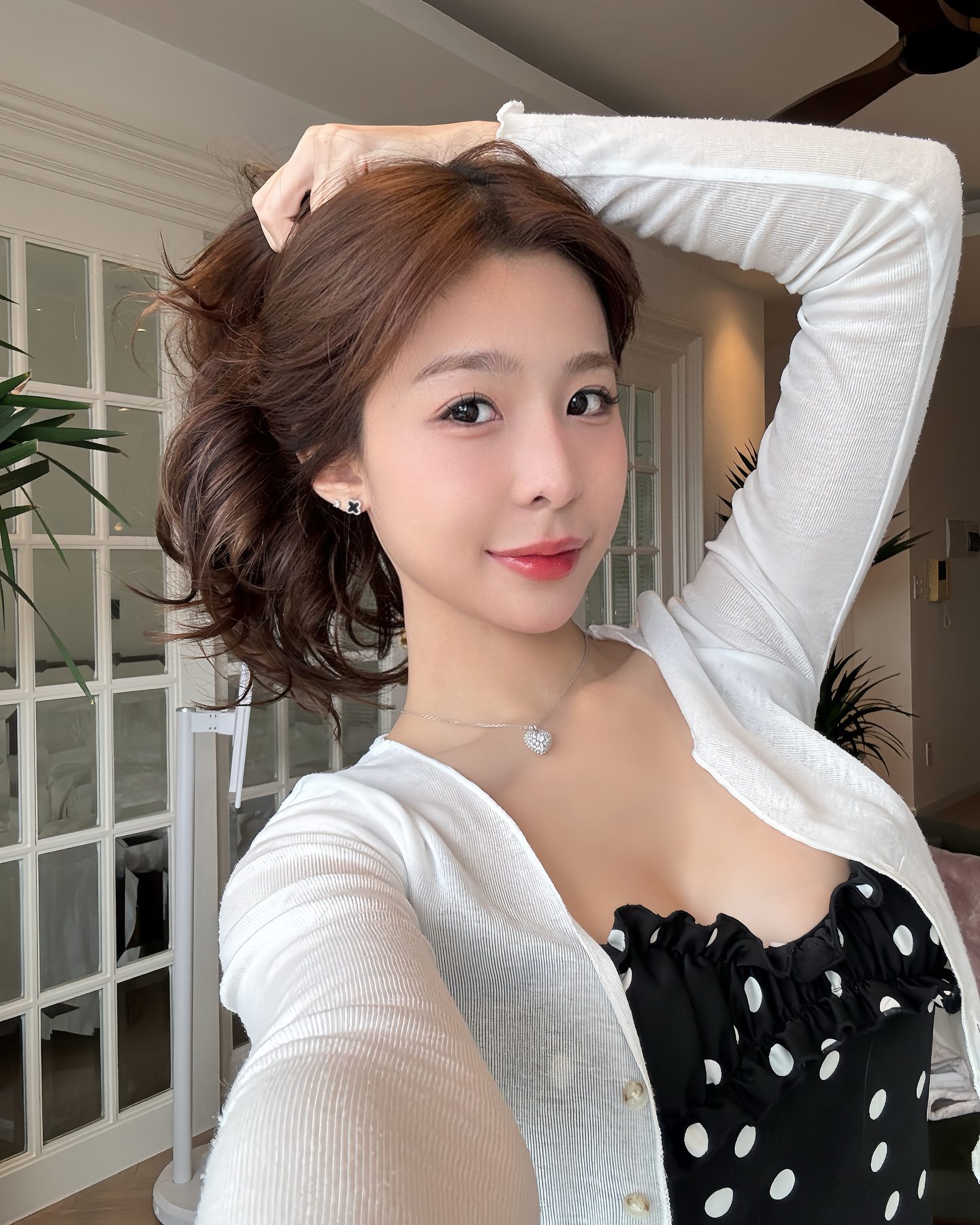 Tammy Phạm Welcomes Summer with a Stunning Series of Photos, "Fiery" Curves Capturing All the Attention 6 Tammy Phạm welcomes summer with a series of stunning images, showcasing her alluring curves.