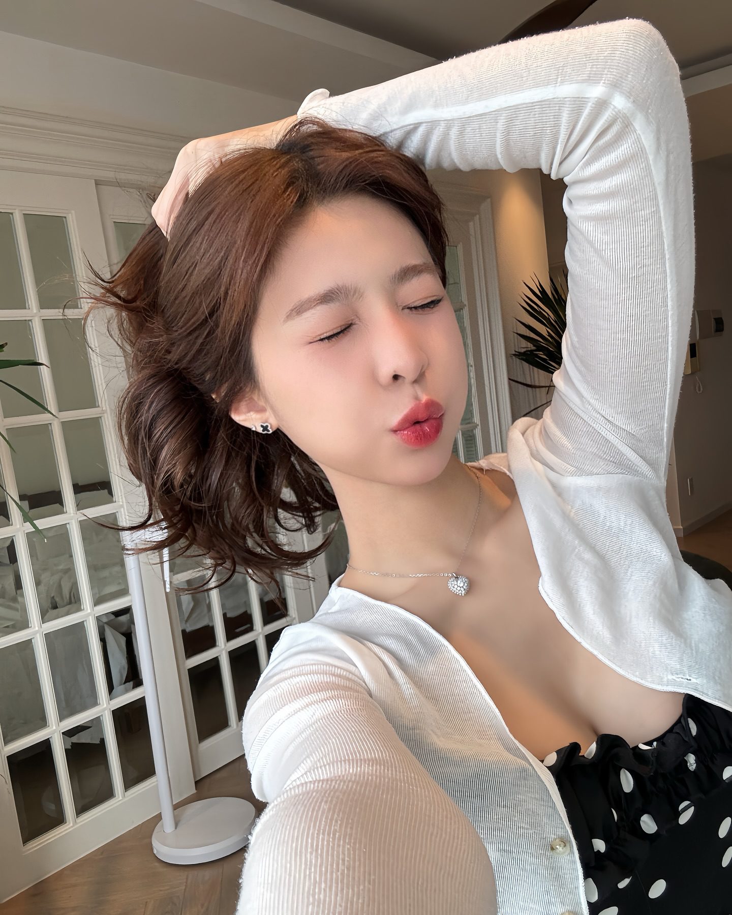 Tammy Phạm Welcomes Summer with a Stunning Series of Photos, "Fiery" Curves Capturing All the Attention 5 Tammy Phạm welcomes summer with a series of stunning images, showcasing her alluring curves.