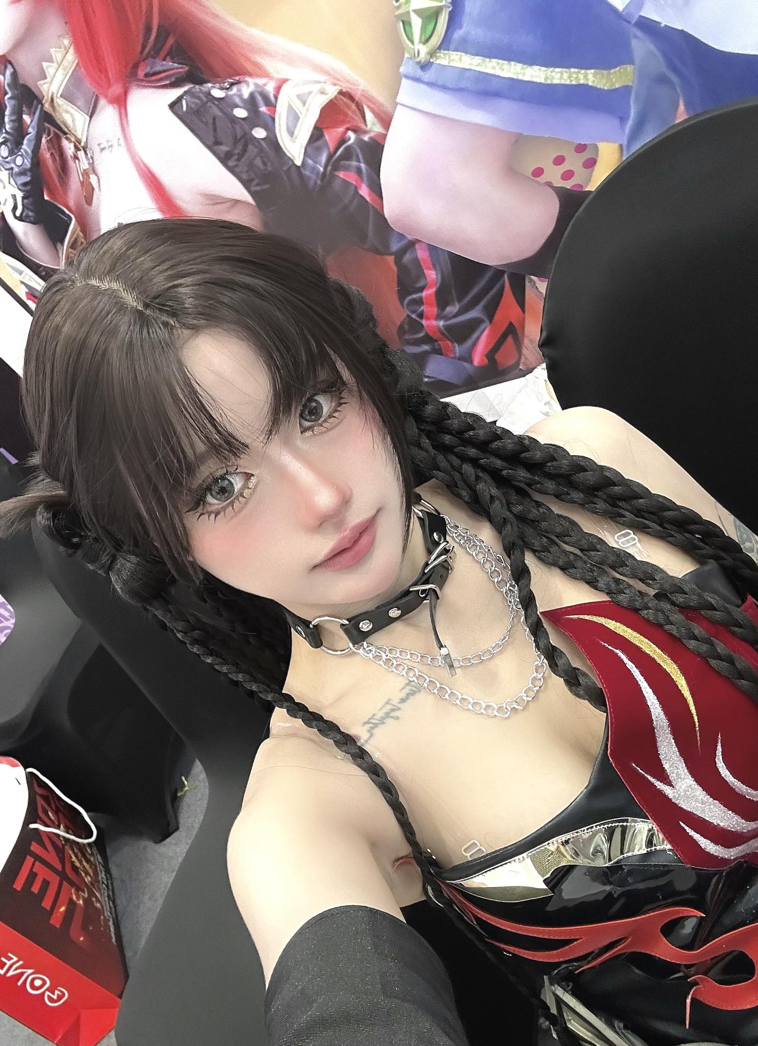 Lost in scrolling without getting bored with the stunning profile of the beautiful female cosplayer 5 Hà Vi cosplay performance