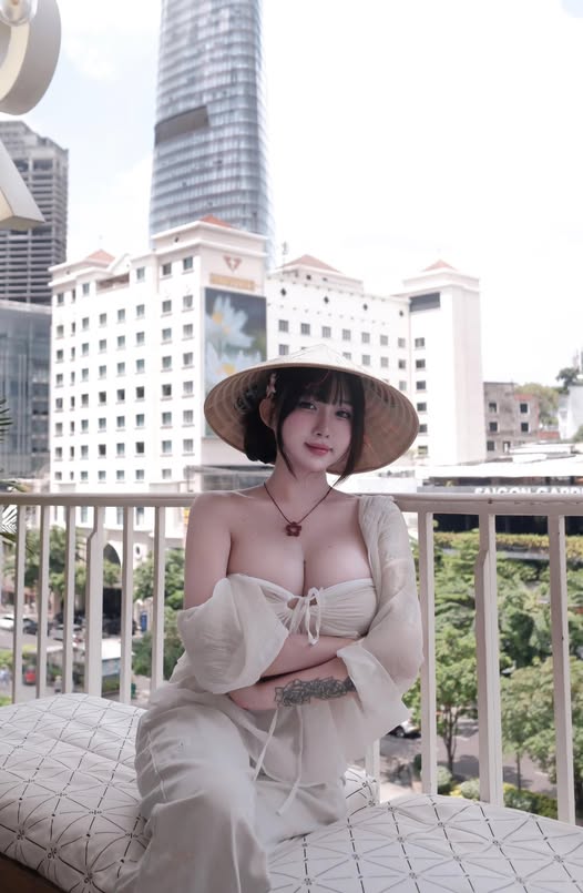 The girl who makes viewers think she's the Vietnamese version of Yua Mikami 1 Vy Vy, a girl captivating viewers as the Vietnamese version of Yua Mikami - Image 1.