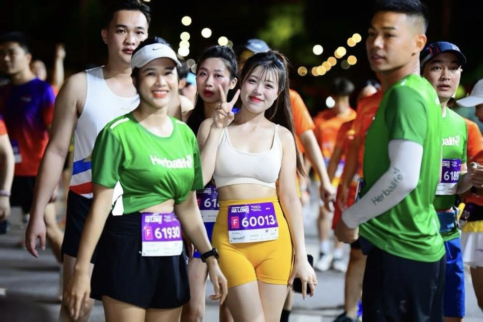 Shining" on the runway, the pretty girl responds when accused of "showing off 8 50291717226519700883329532599926917944043305n 17490986535071538103234 1749099025987 17490990261271664980317