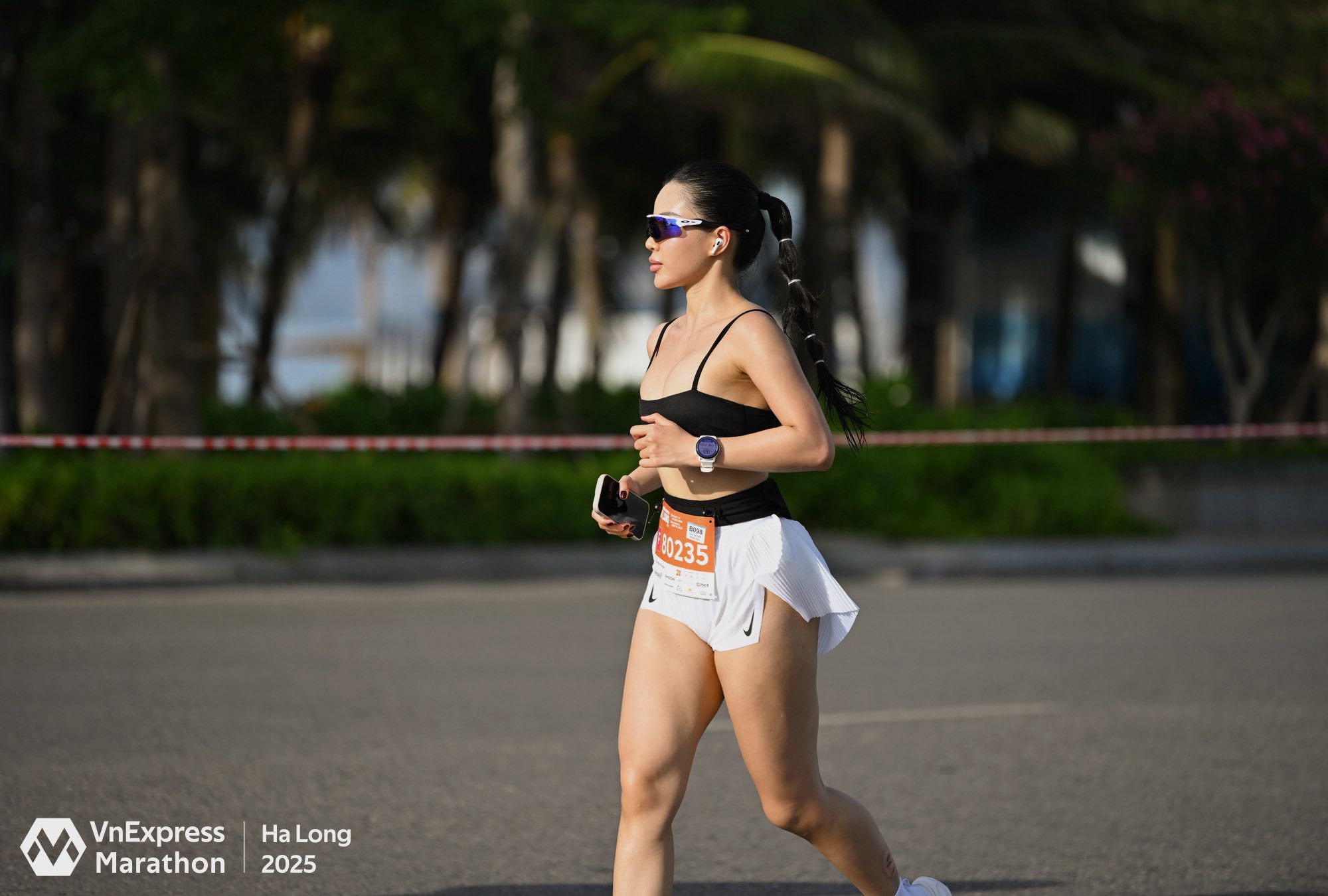 The hot girl accused of being fake on the street run "retaliates" against netizens 3 Hot girl inspiring on the running field
