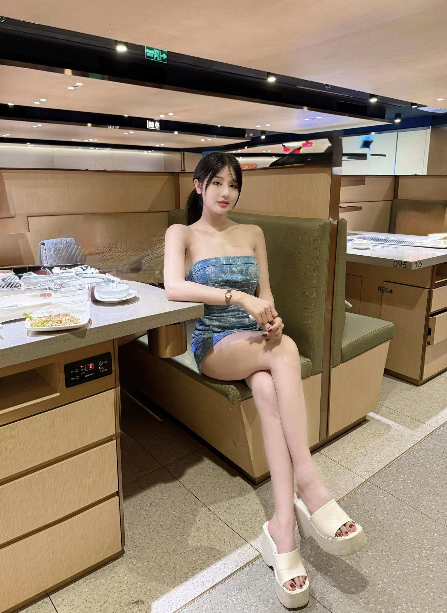 Beautiful girl posts "swaying" clip, just 14 seconds but enough to make viewers' hearts skip a beat 8 Beautiful girl in the clip