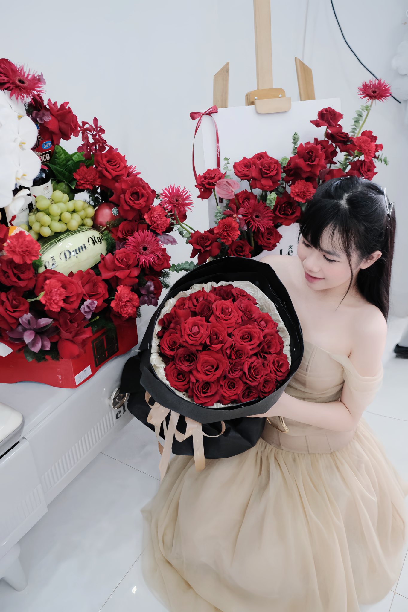Famous SGP player is about to get married, girlfriend's hidden beauty revealed now 7 Red surprises his girlfriend with flowers