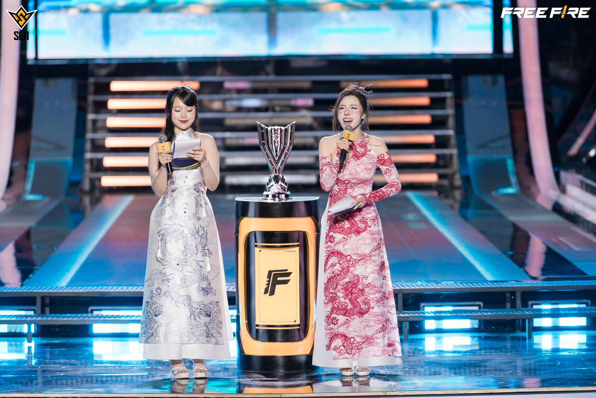 Fan Free Fire reunites with "goddess" Minh Anh, radiant beauty, Esports "fire" still blazing 8 Free Fire fans reunite