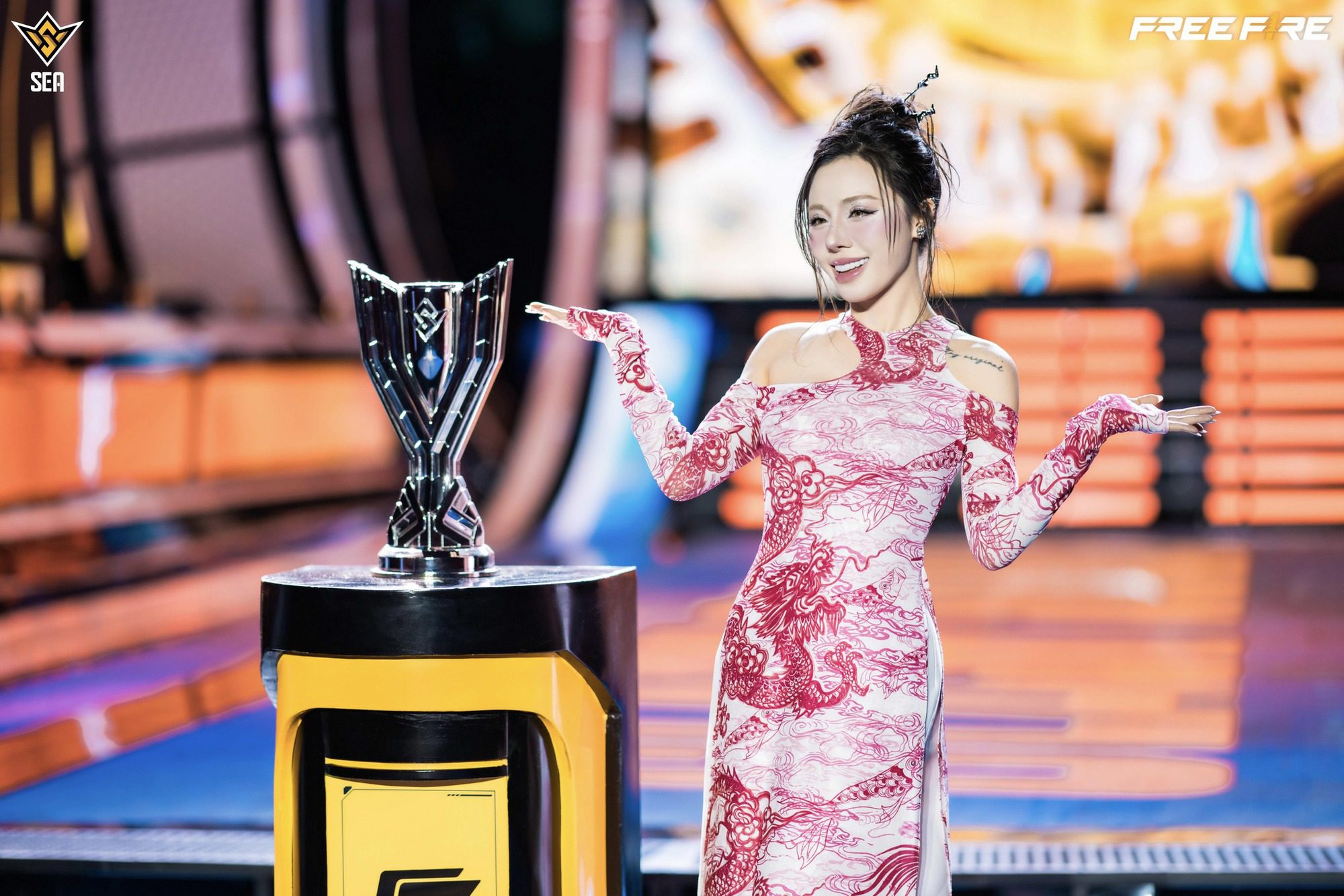 Fan Free Fire reunites with "goddess" Minh Anh, radiant beauty, Esports "fire" still blazing 5 Free Fire fans reunite