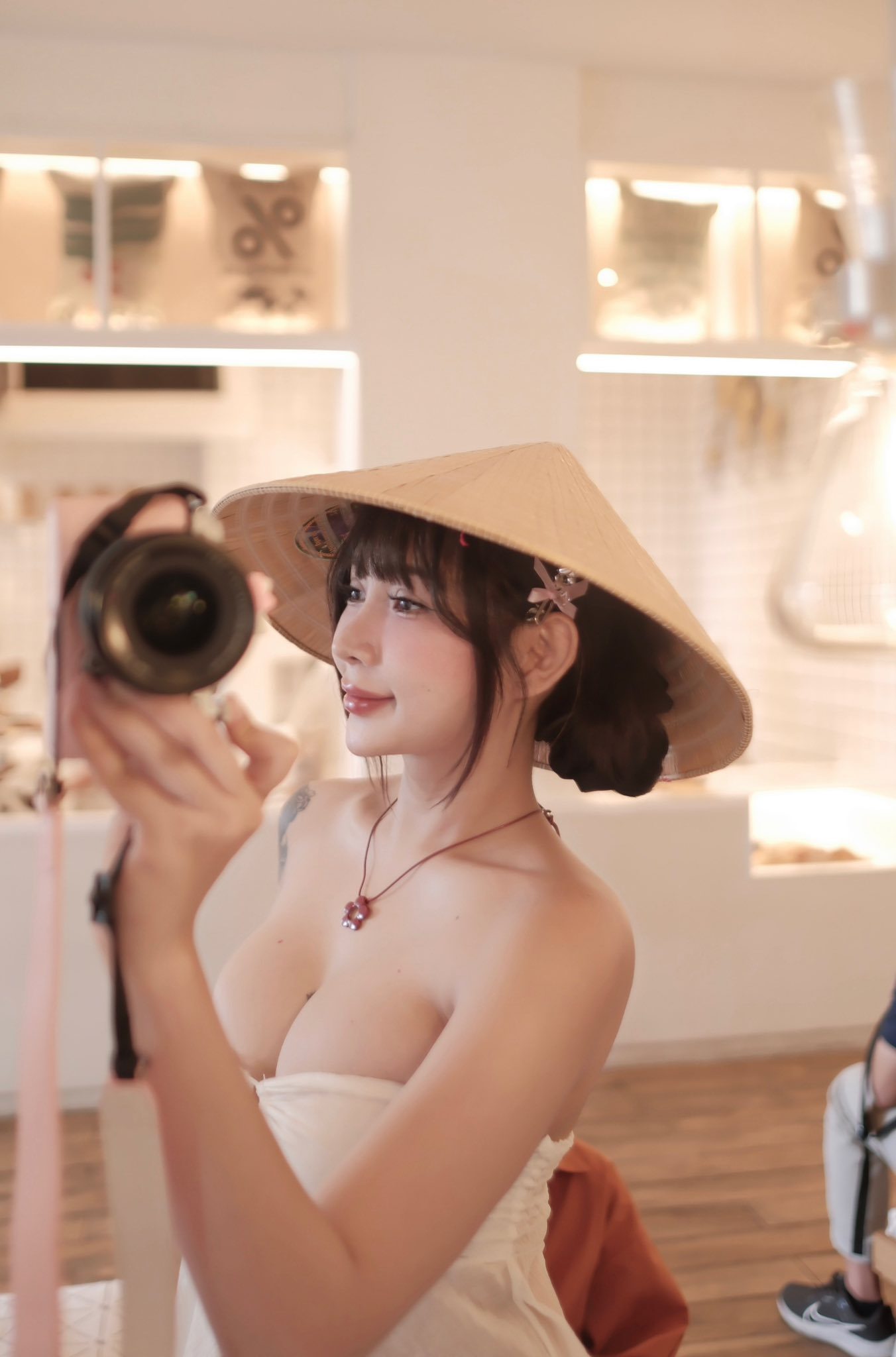The girl who makes viewers think she's the Vietnamese version of Yua Mikami 2 Vy Vy, a girl captivating viewers as the Vietnamese version of Yua Mikami - Image 2.