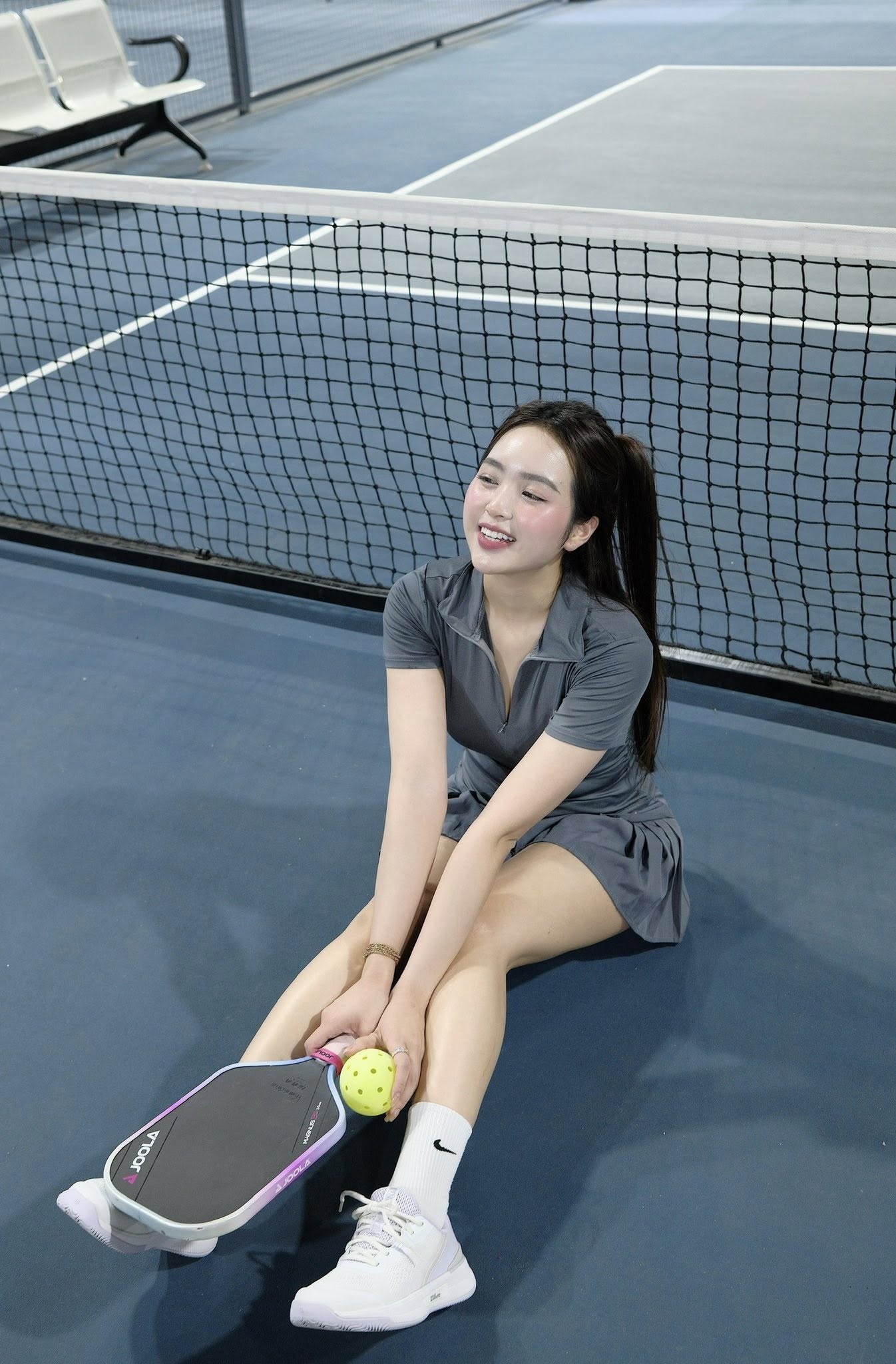 Hot girl pickleball poses on the street, attracting millions of views, with some people hitting "replay" dozens of times 3 Hot girl pickleball
