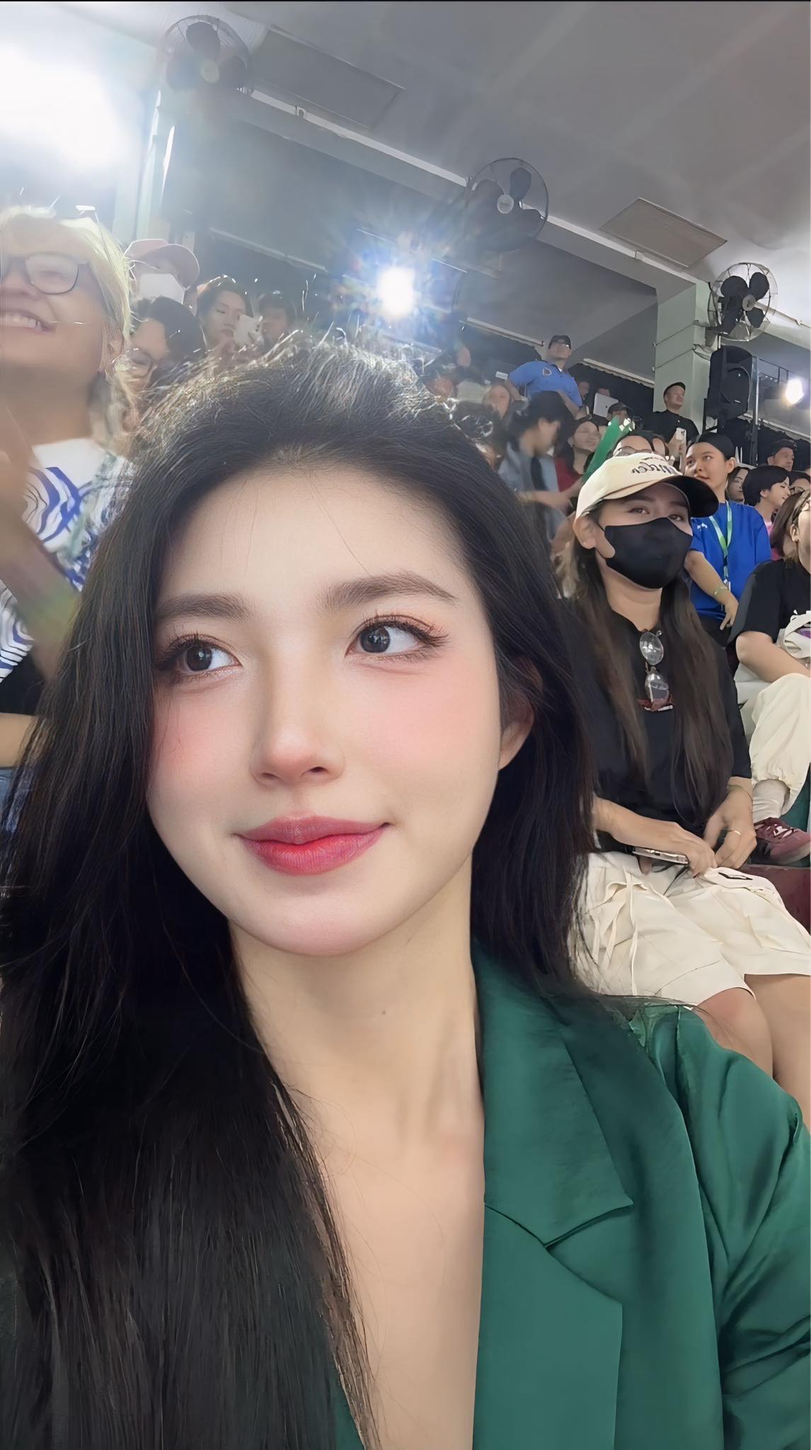 Beautiful girl "overthrows Little Fun" sends message to male fans after unprecedented confessional 5 Beautiful Girl