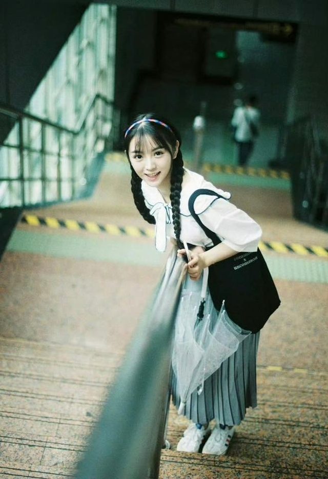 The Visuals of the Most Beautiful Doll in China: Fair Skin, Small Face, Big Eyes, All Beauty Gathered in One Person 3 Diên Hi Vi's Radiant Appearance