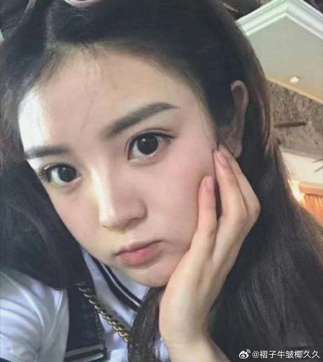 The Visuals of the Most Beautiful Doll in China: Fair Skin, Small Face, Big Eyes, All Beauty Gathered in One Person 4 Diên Hi Vi's Attractive Features