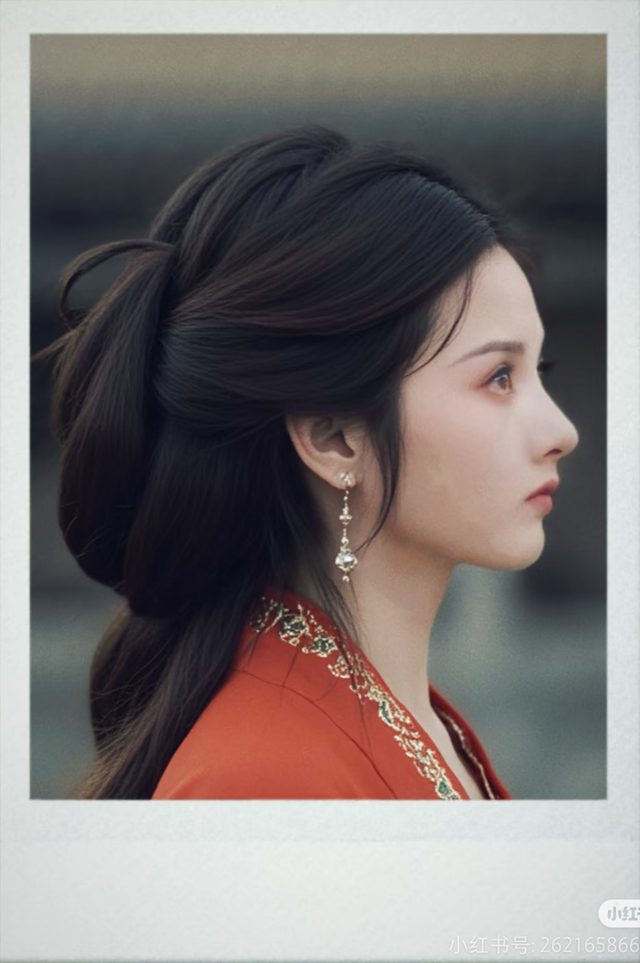 The Most Beautiful Beauty of the Warring States in China Today: A Countenance Like Diao Chan Stepping Out of a Novel, Stunning Visual Shock with Every Glance 3 Fan-made Polaroid image of Tong Tu Nhi.