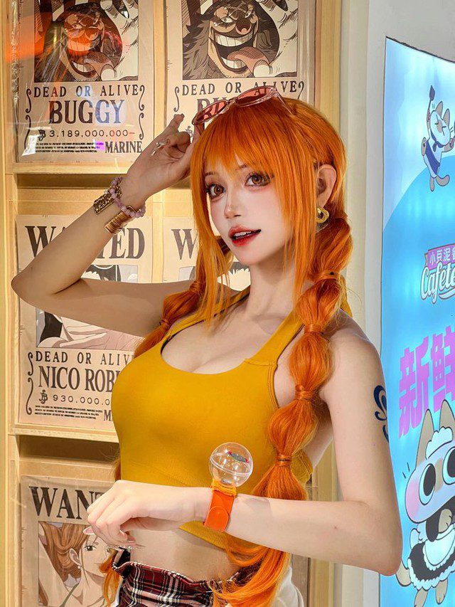 Cosplay Nami, when the One Piece goddess comes to life perfectly down to the millimeter 8 Cosplay Nami, a stunning representation of the beloved character.