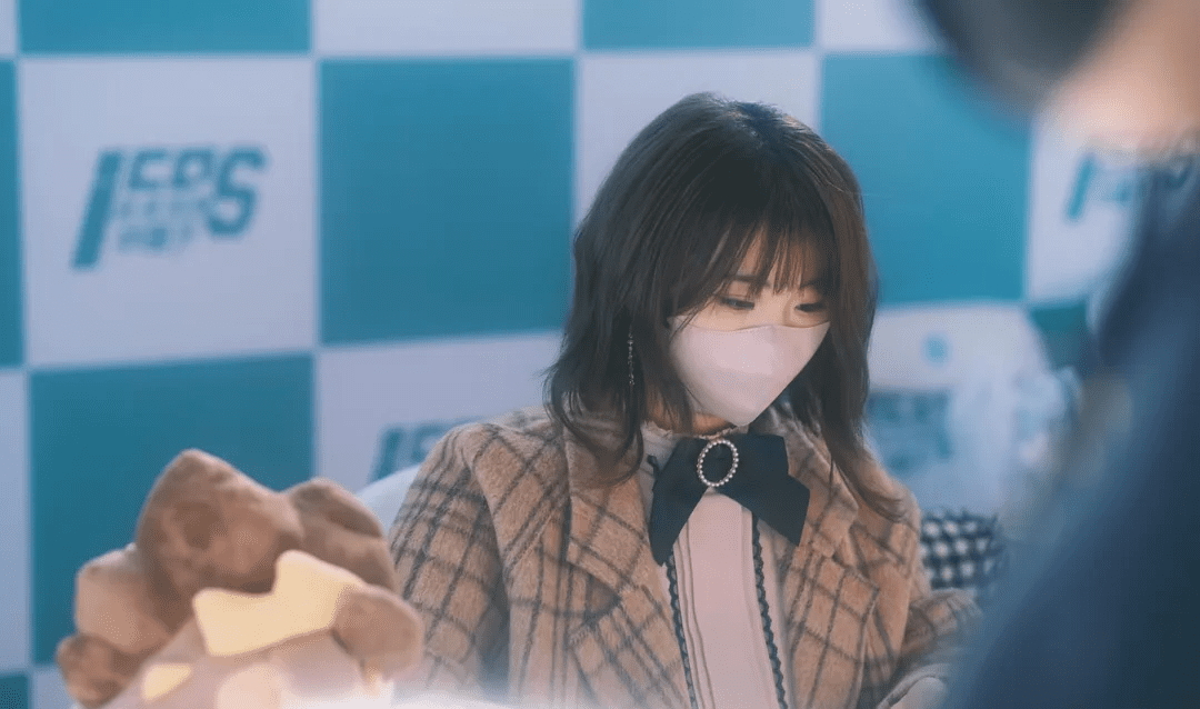 Duoduo Poi's charming look.