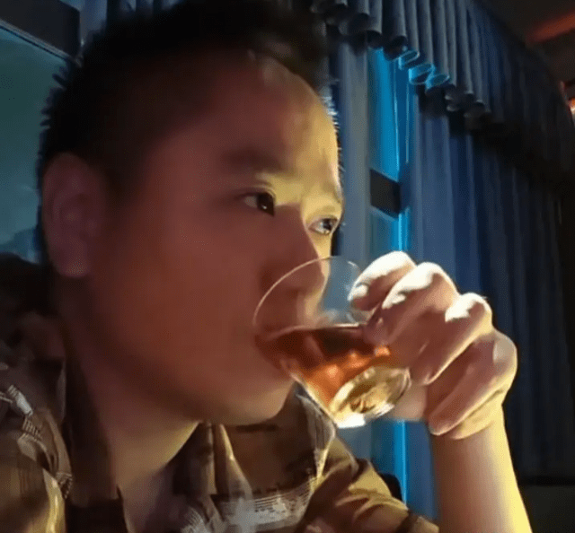 Overserved, streamer flaunts "what shouldn't be flaunted" for fans and then "loses" their entire career 1 Streamer Incident