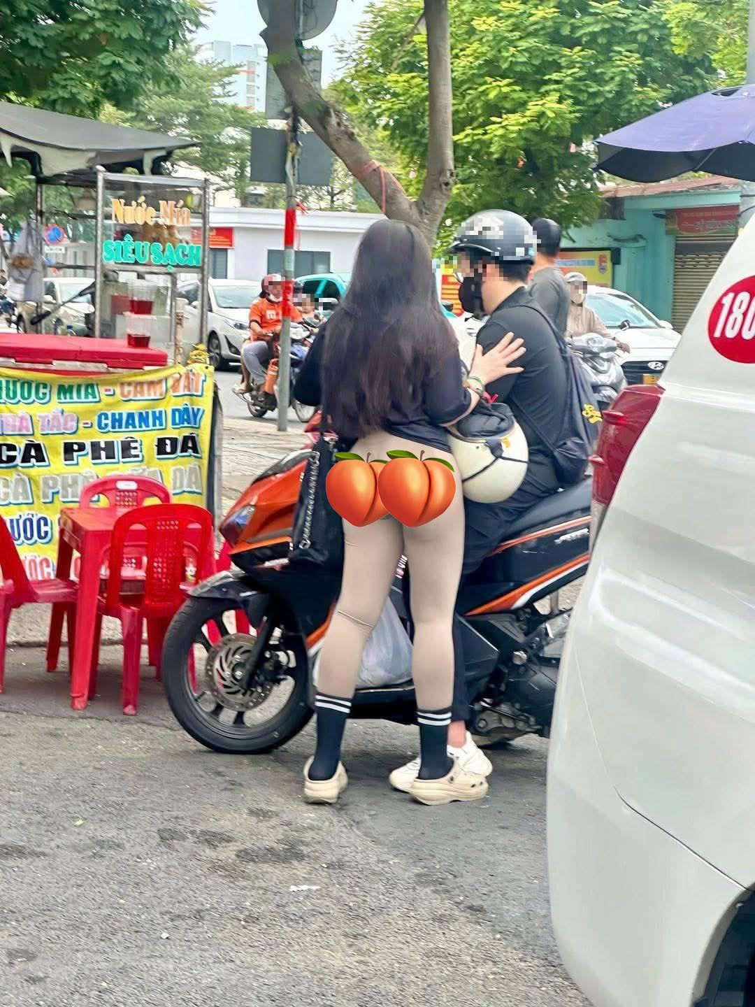 The image of a girl in "indecent" clothing that makes the online community cringe: What is the line between beauty, appropriateness, and vulgarity? 1 Image of a girl on the street