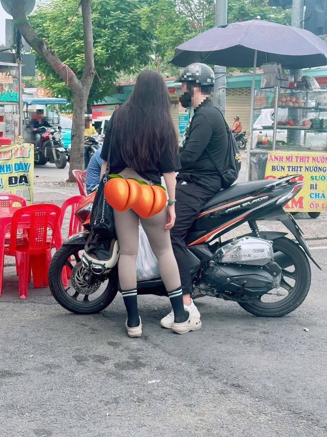 The image of a girl in "indecent" clothing that makes the online community cringe: What is the line between beauty, appropriateness, and vulgarity? 2 Image of a girl on the street