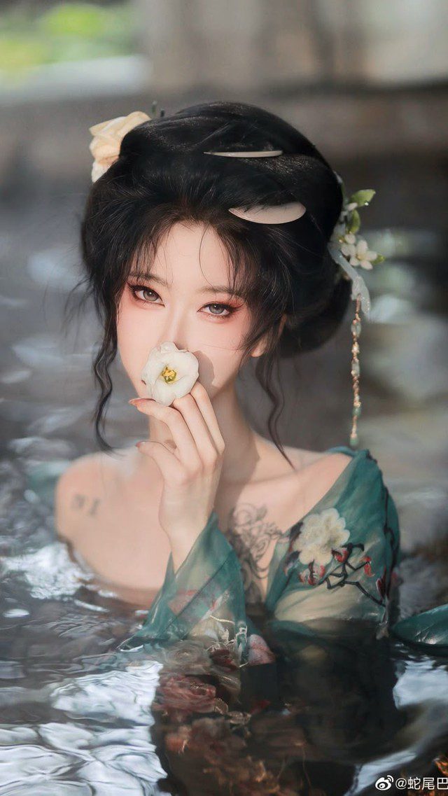 Female cosplayer born in 2001, 1.75m tall, possessing a "stunning" beauty and a unique "pet collection." 1 c58005e69f7620e3d754370532e71c0f 1749632618948 17496326193151233122942