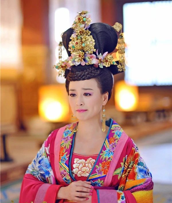 Truong Dinh AI-generated image of Vo Tac Thien, leaving viewers questioning its authenticity.