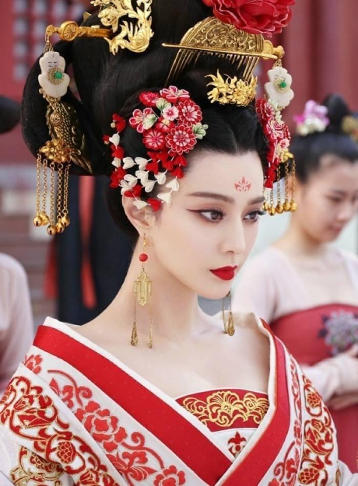 Pham Bang Bang AI-generated image of Vo Tac Thien, leaving viewers questioning its authenticity.