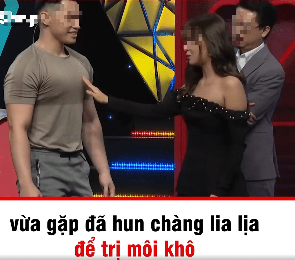 The first time meeting the groom's family, the girl demanded a bold action right on live television 1 First meeting with the boy, the girl boldly appeared right on the dating show - Image 1.