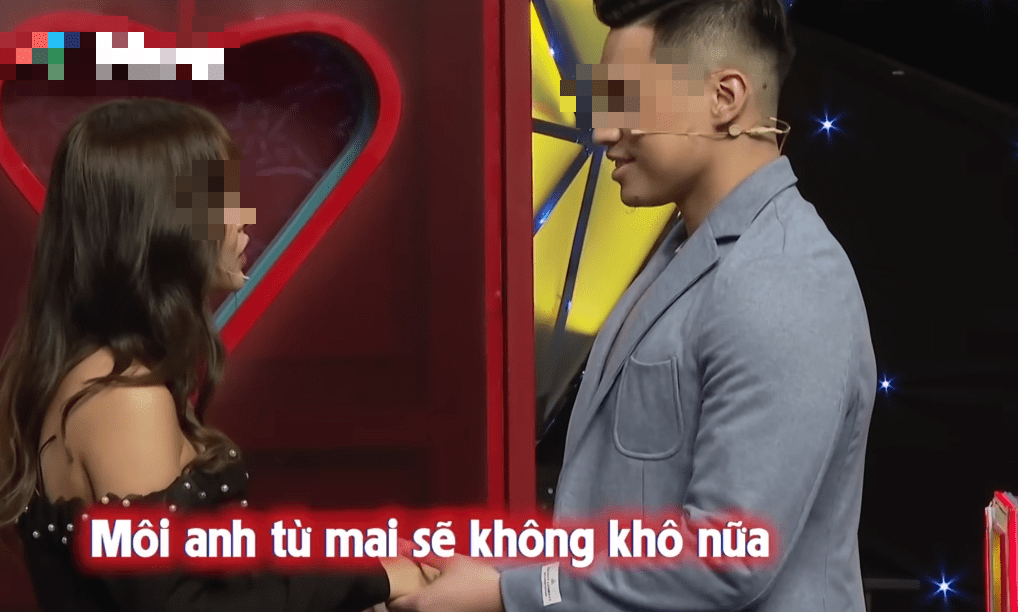 The first time meeting the groom's family, the girl demanded a bold action right on live television 3 First meeting with the boy, the girl boldly appeared right on the dating show - Image 3.