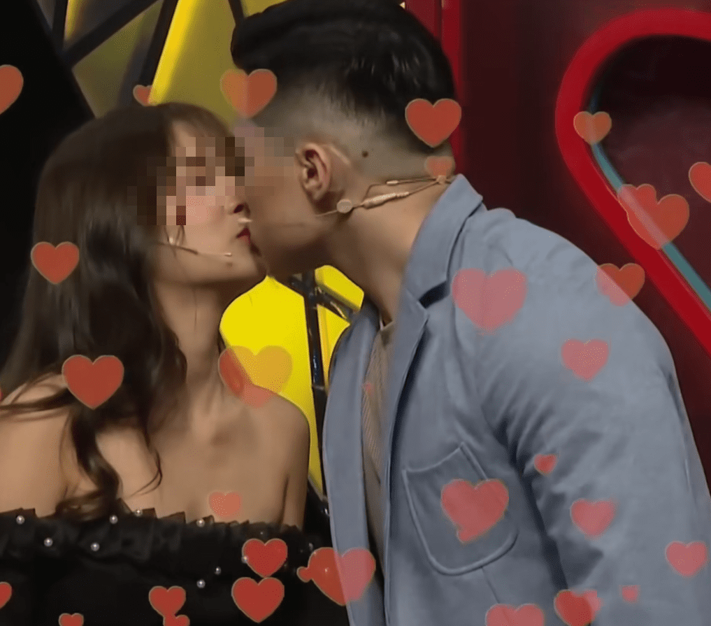 The first time meeting the groom's family, the girl demanded a bold action right on live television 4 First meeting with the boy, the girl boldly appeared right on the dating show - Image 4.