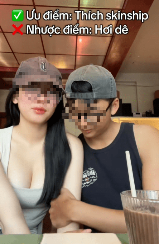 Video of a young couple's intimate actions in public attracts over 2 million views, netizens react with mixed feelings 1 Video capturing intimate actions between a couple, gaining over 2 million views, attracting diverse reactions.