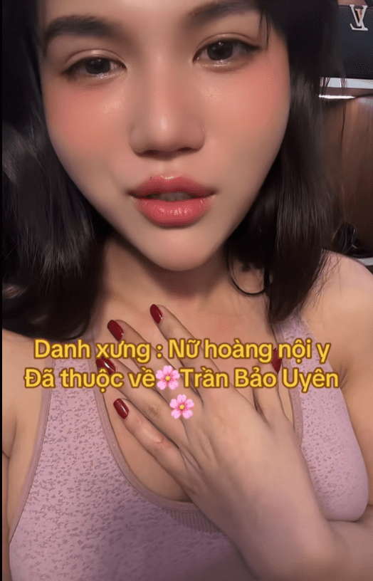 Female TikToker claims to be the new generation queen of lingerie, unafraid of confrontation, passionately "combating" when accused of "raising capital" 5 TikToker Bảo Uyên presenting her profile.