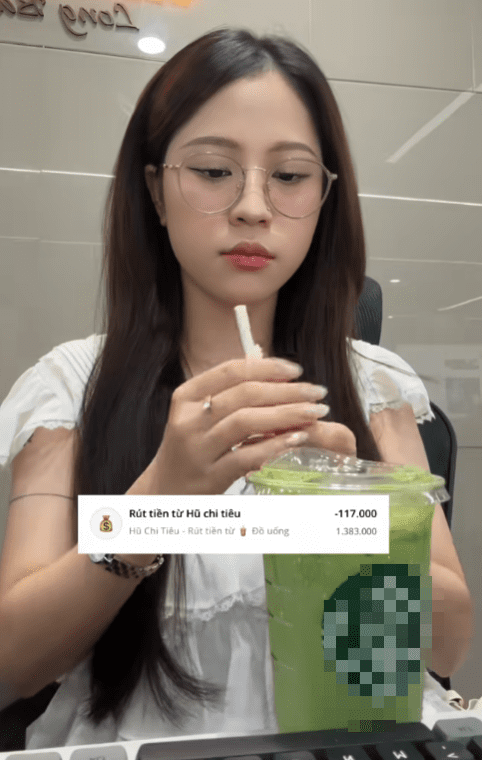 Beautiful female gamer announces a salary of 300 million, draws attention with secret confessions from the workplace 1 Ngọc Vlog's engaging content