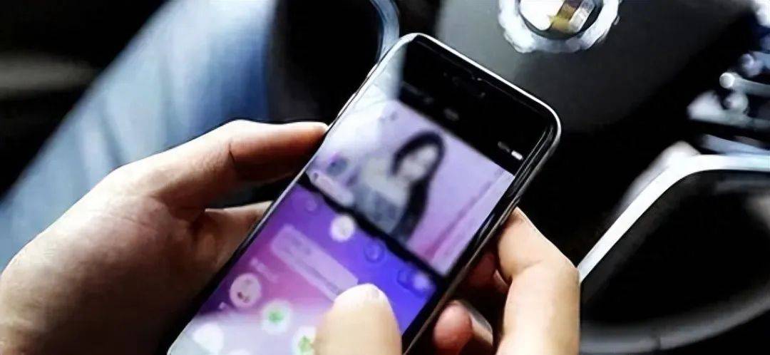Husband donates nearly 60 billion to "sister" streamers, while tearfully "blaming" when wife asks for divorce 2 Donation nearing 60 million for Ms. Lam Vi