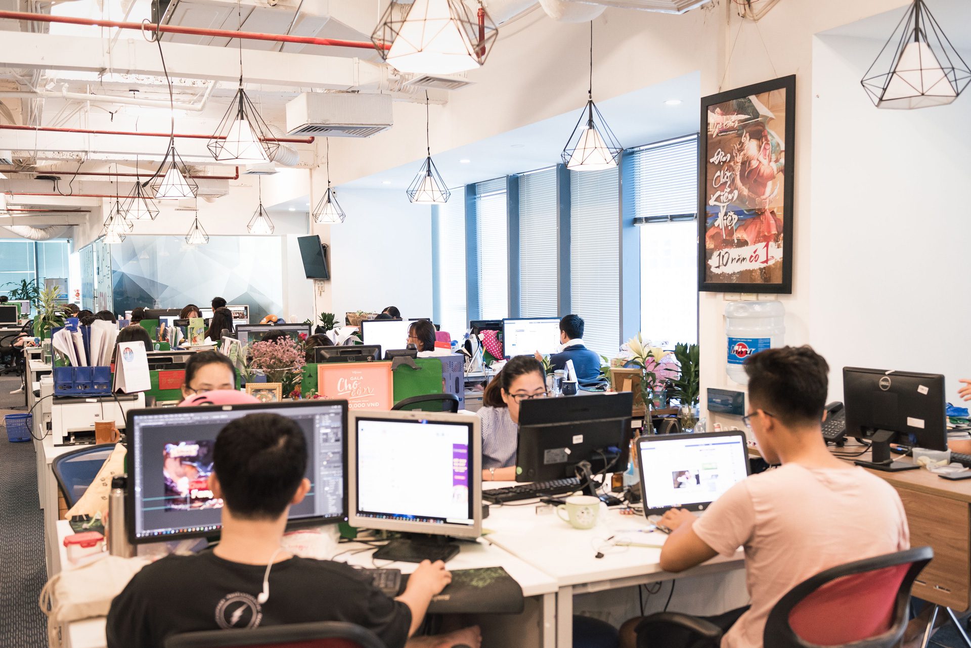 Vietnamese enterprises need communication solutions tailored to their specific needs. Vietnamese enterprises need communication solutions tailored to their specific needs.