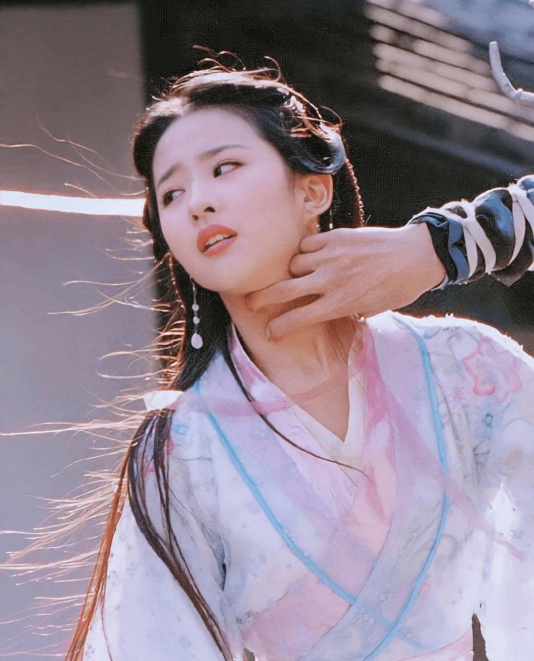 Using AI to recreate the portrait of "Fairy Sister" Wang Yuyan, looking over at Liu Yifei and exclaiming "What's going on?" 3 gu7x27pyzs1 1h0gdtbz3t2 0fck8bnw 1749881540748 17498815410421449930330