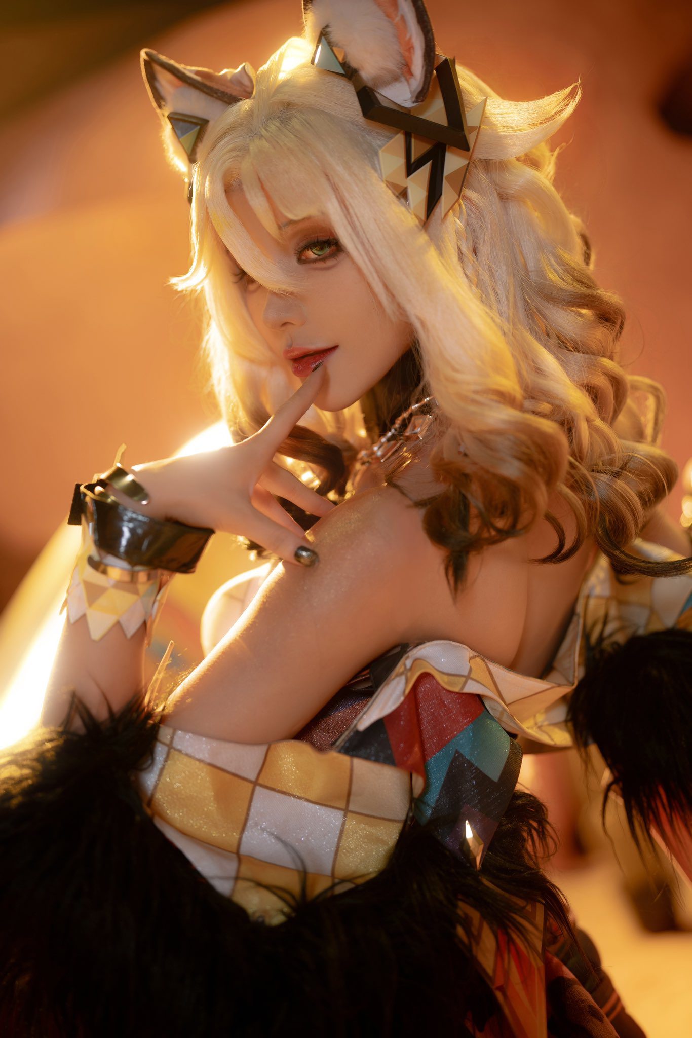 Beautiful female cosplayer transforms, making fans restless 5 Beautiful female coser captivates fans with her amazing portrayal - Image 5.