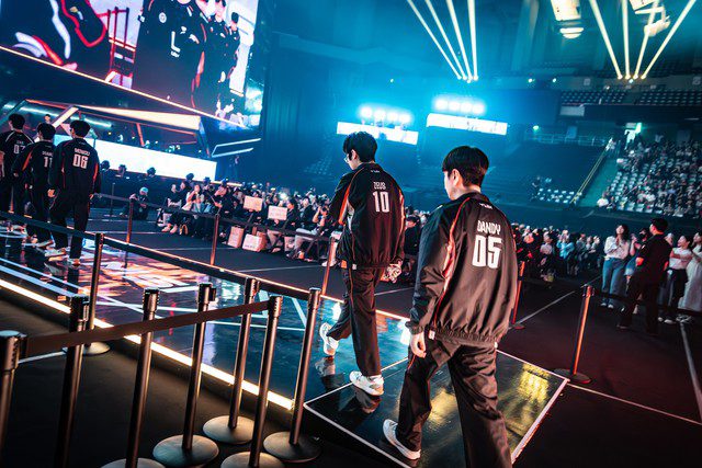 This situation marks Zeus's first major defeat in an international League of Legends tournament since his debut. Zeus's disappointing debut at an international tournament.