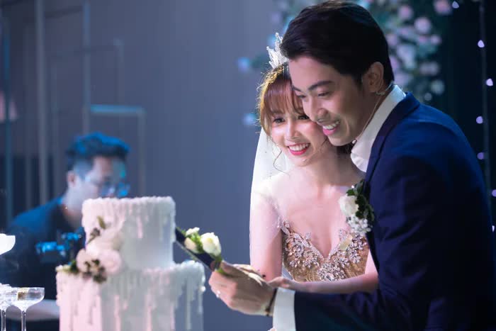 Mai Quỳnh Anh Unveils a Series of Sweet Moments 1 Mai Quỳnh Anh and Cris Phan together.