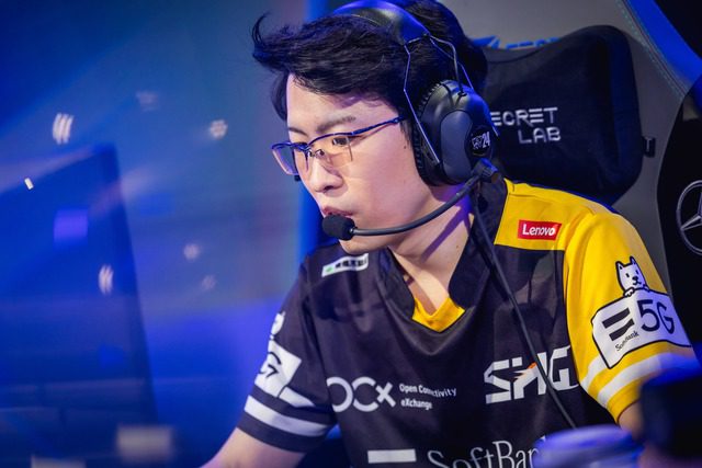 The LJL has a very unique format: the lower-ranked teams can choose to face the higher-ranked teams in the following match. lmht khu vuc 1 1749123457445559355363